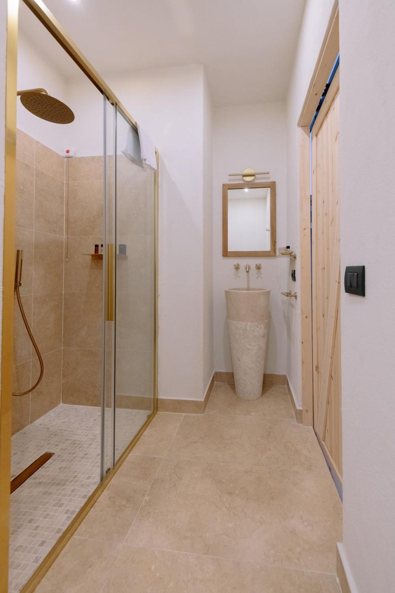 Taga Suites CTA Exteriér fotografie