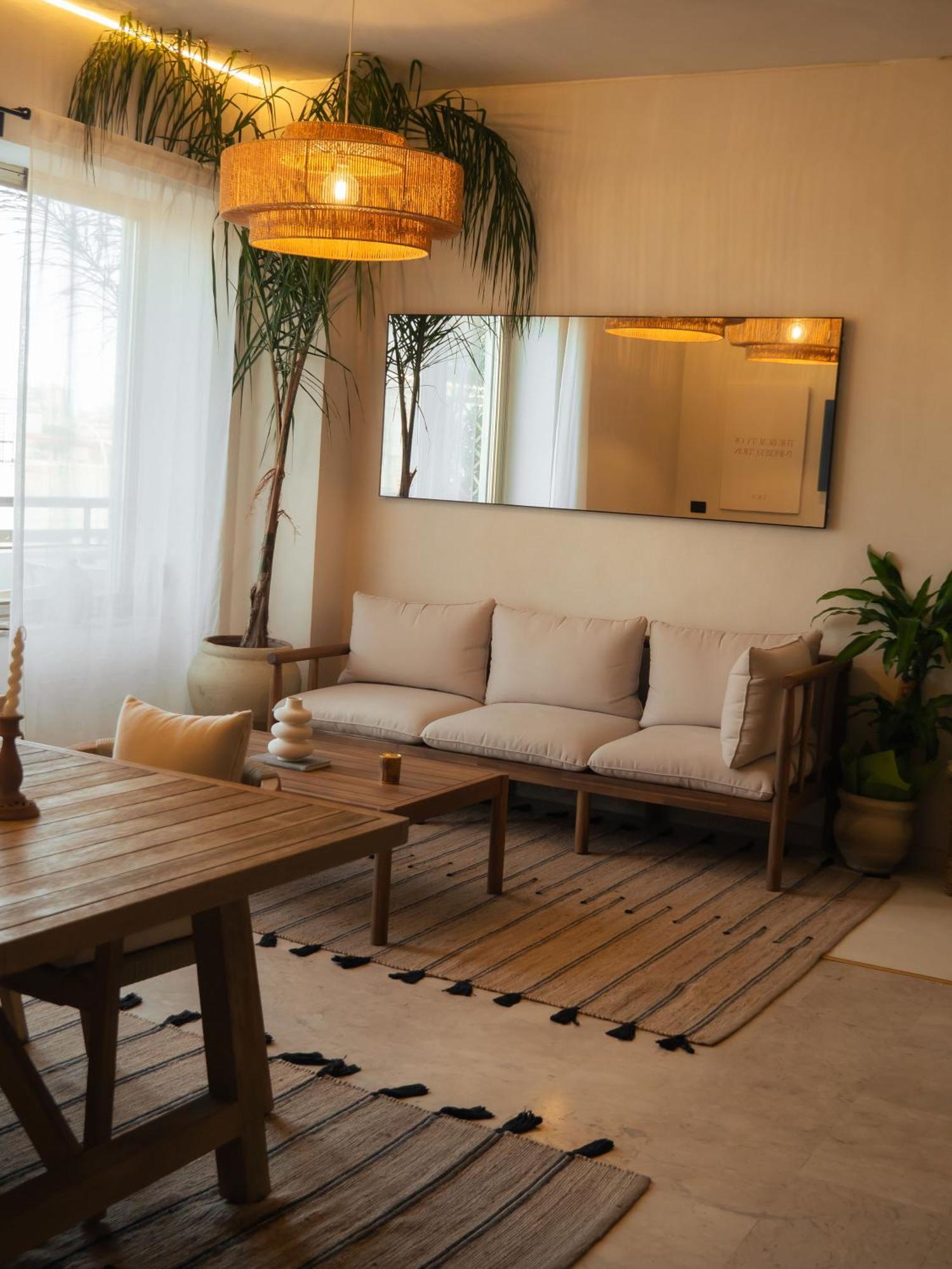 Taga Suites CTA Exteriér fotografie
